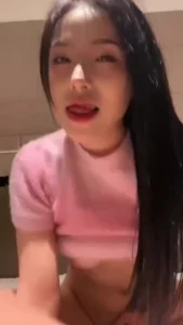 职高老师偷情!一开始还害羞啊插入了疯狂做爱