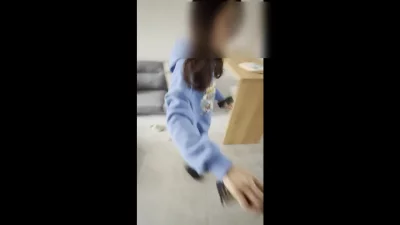 []少妇家偷情翻车现场！！老公上楼了赶紧逃离！！